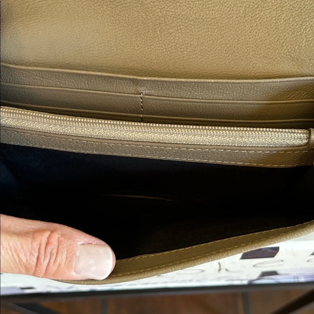 See By Chloe Taupe and White Aura Long Flap Leather Wallet - Picture 7 of 16